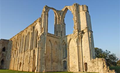 Maillezais Abbey in der Nähe von Camping ** les Tulipes, Vendée - Camping les tulipes